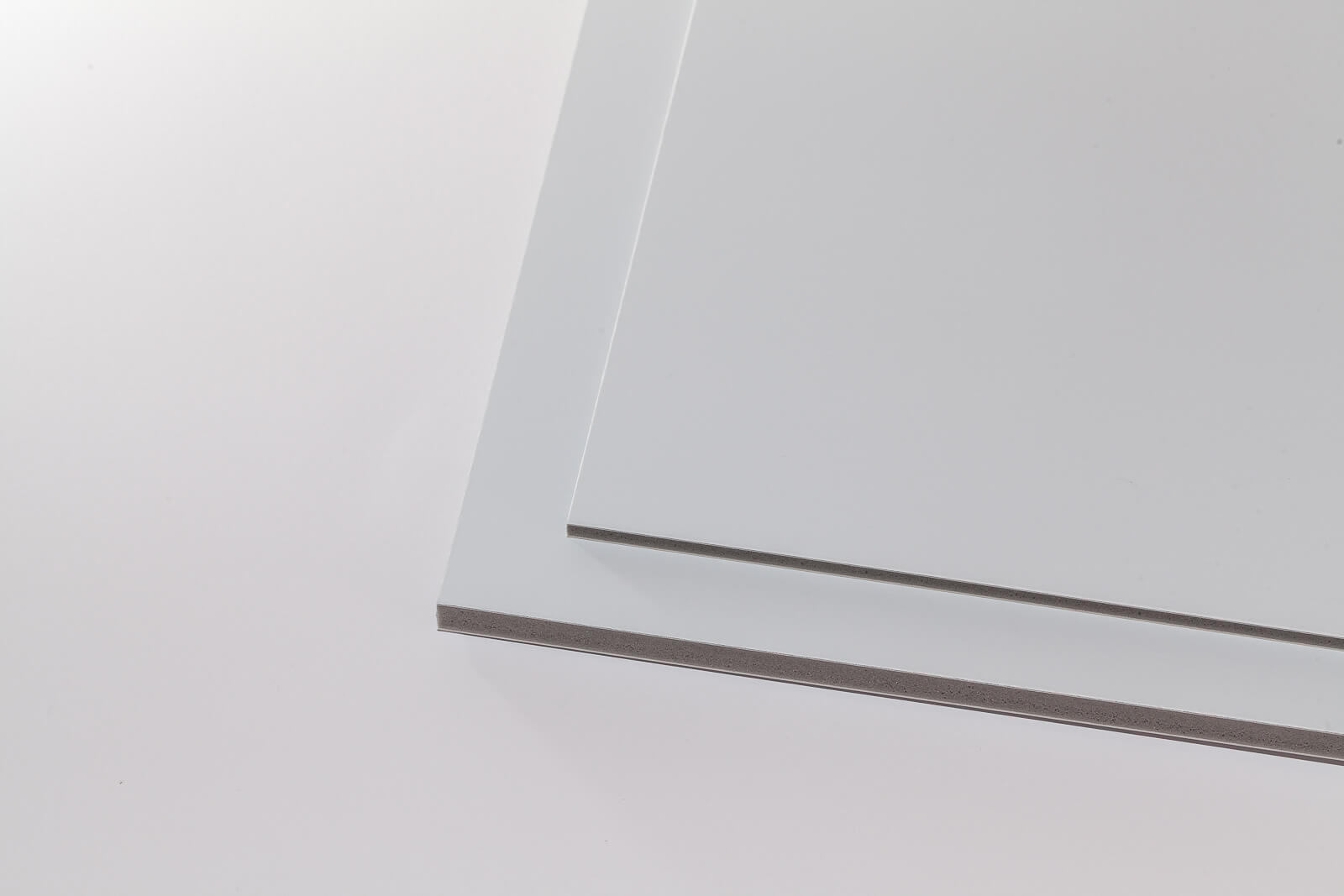 Eine Aufnahme von zwei Kapa-Mount Leichtschaumlatten