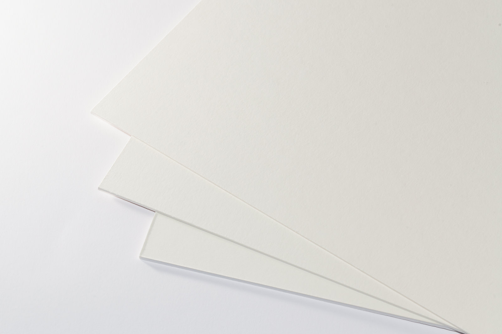 Eine Aufnahme unseres Hanhnemühle Museumskarton in drei Stärken von oben