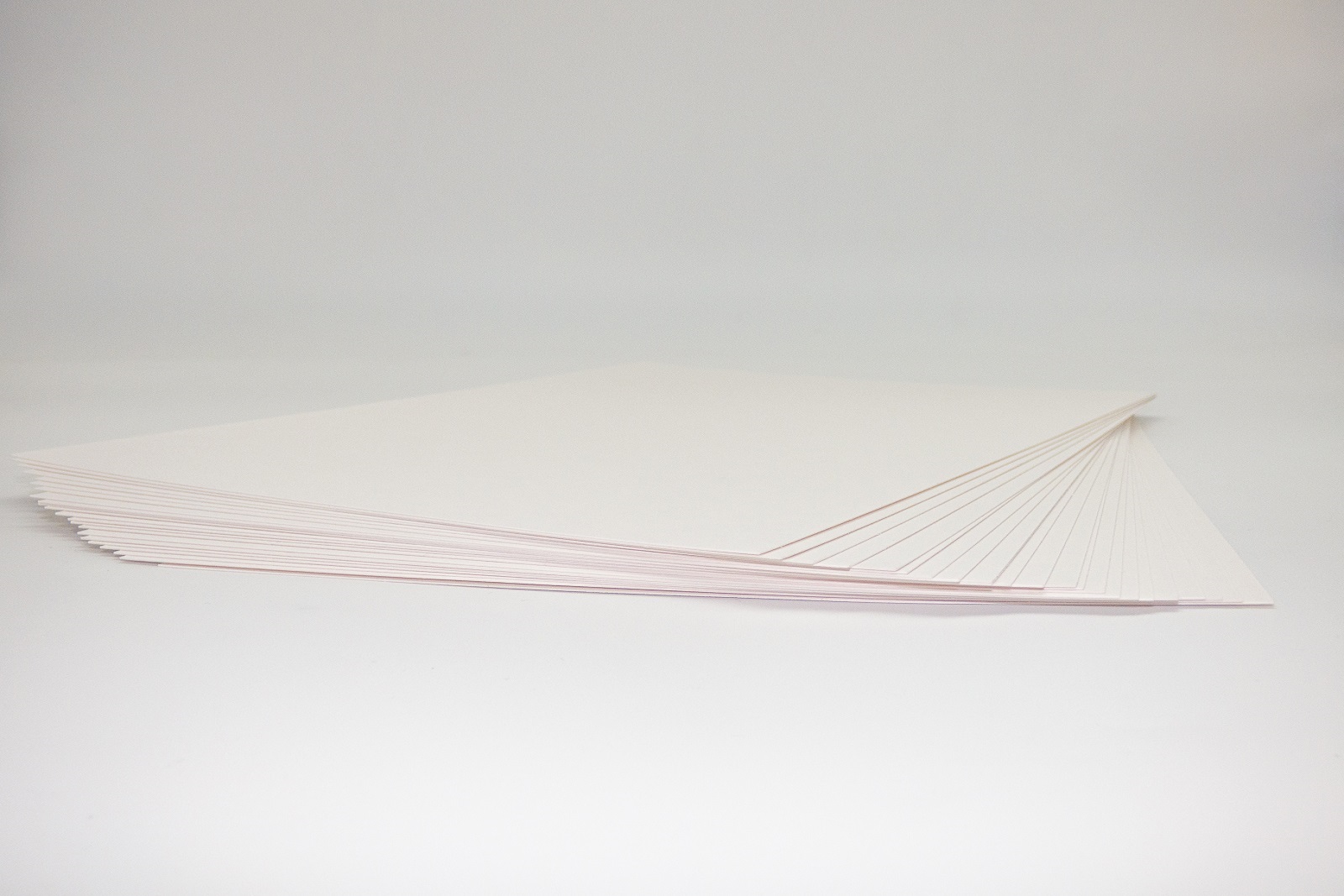 zu sehen ist ein Photo-Archivpapier-naturweß-saeurefrei-passepartout-dick-