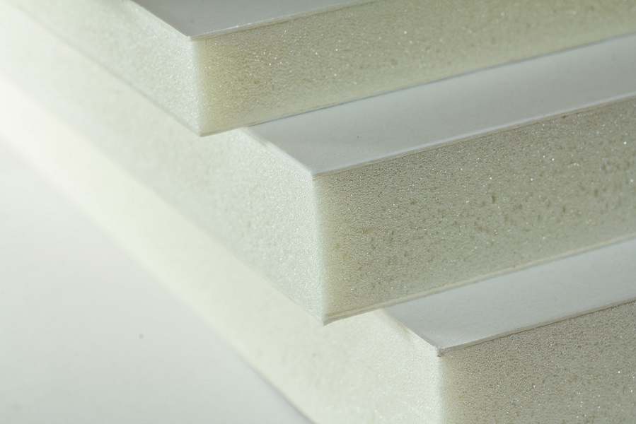 Eine Nahaufnahme eines Querschnitts von drei Dicken Kapa-Line Leichtschaumplatten