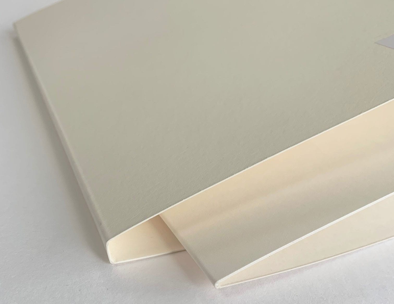 Eine Aufnahmevon zwei Archivmappen Großformat in 0,65 mm Stärke