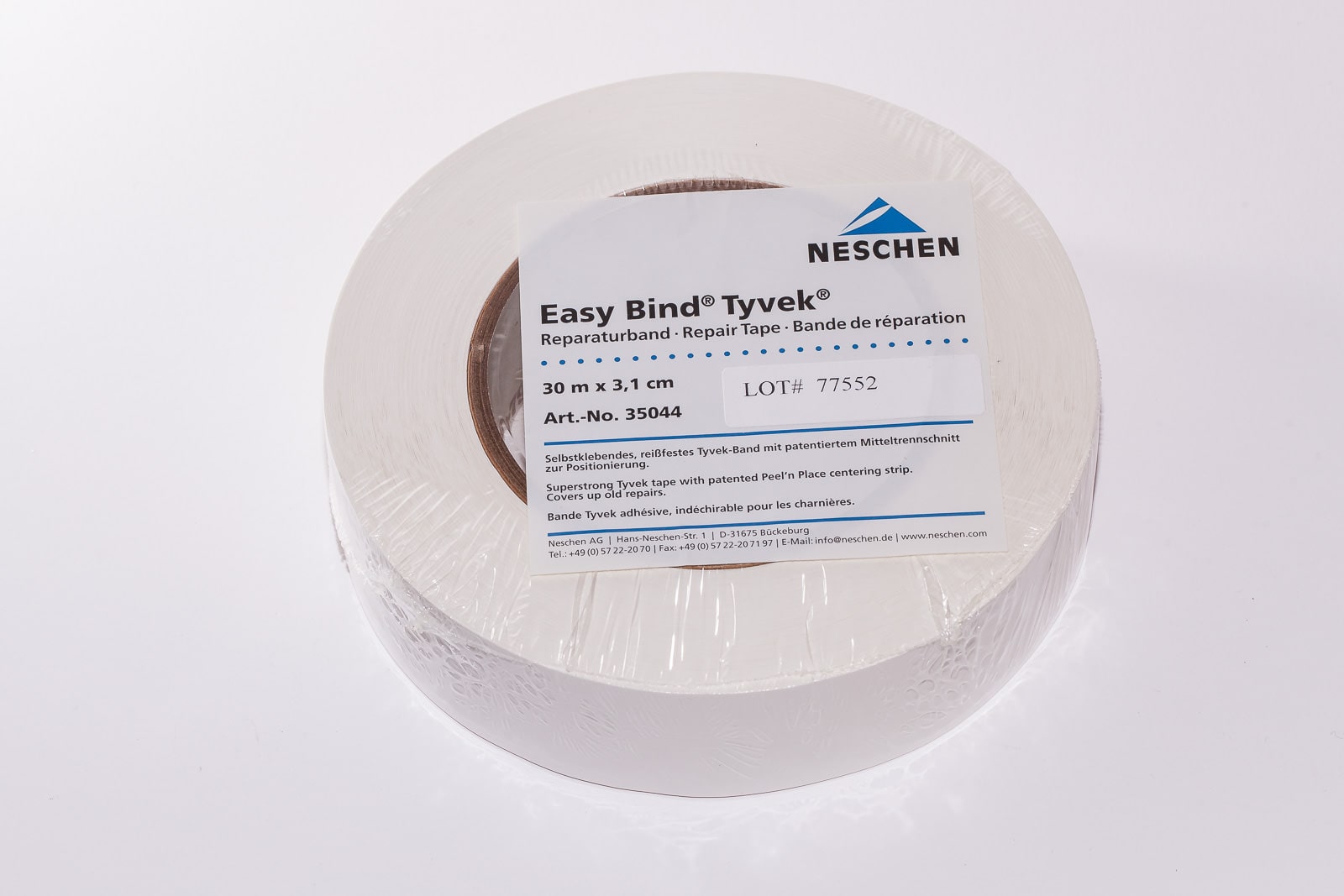 Filmolux easy bind TYVEK ist ein selbstklebendes und reißfestes Klebeband, welches für die Reparatur und den Schutz von Büchern zum Einsatz kommt.