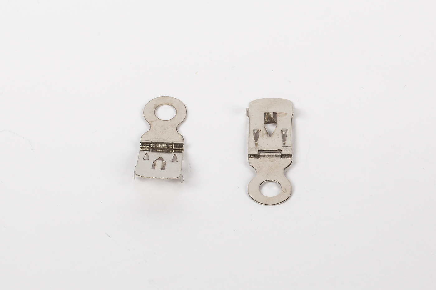 Metallaufhänger für Leichtschaumplatten, mit Scharnier