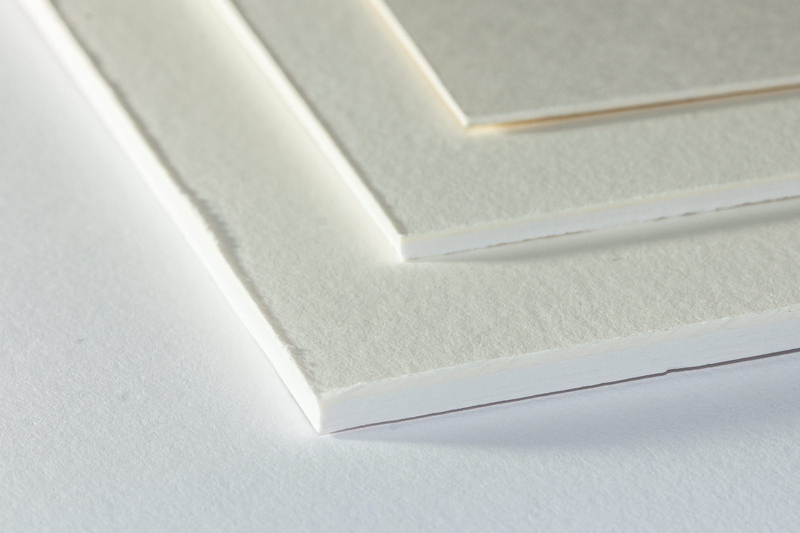 Die Oberflächenstruktur unseres Passepartoutkarton classic NEW creme/weiß