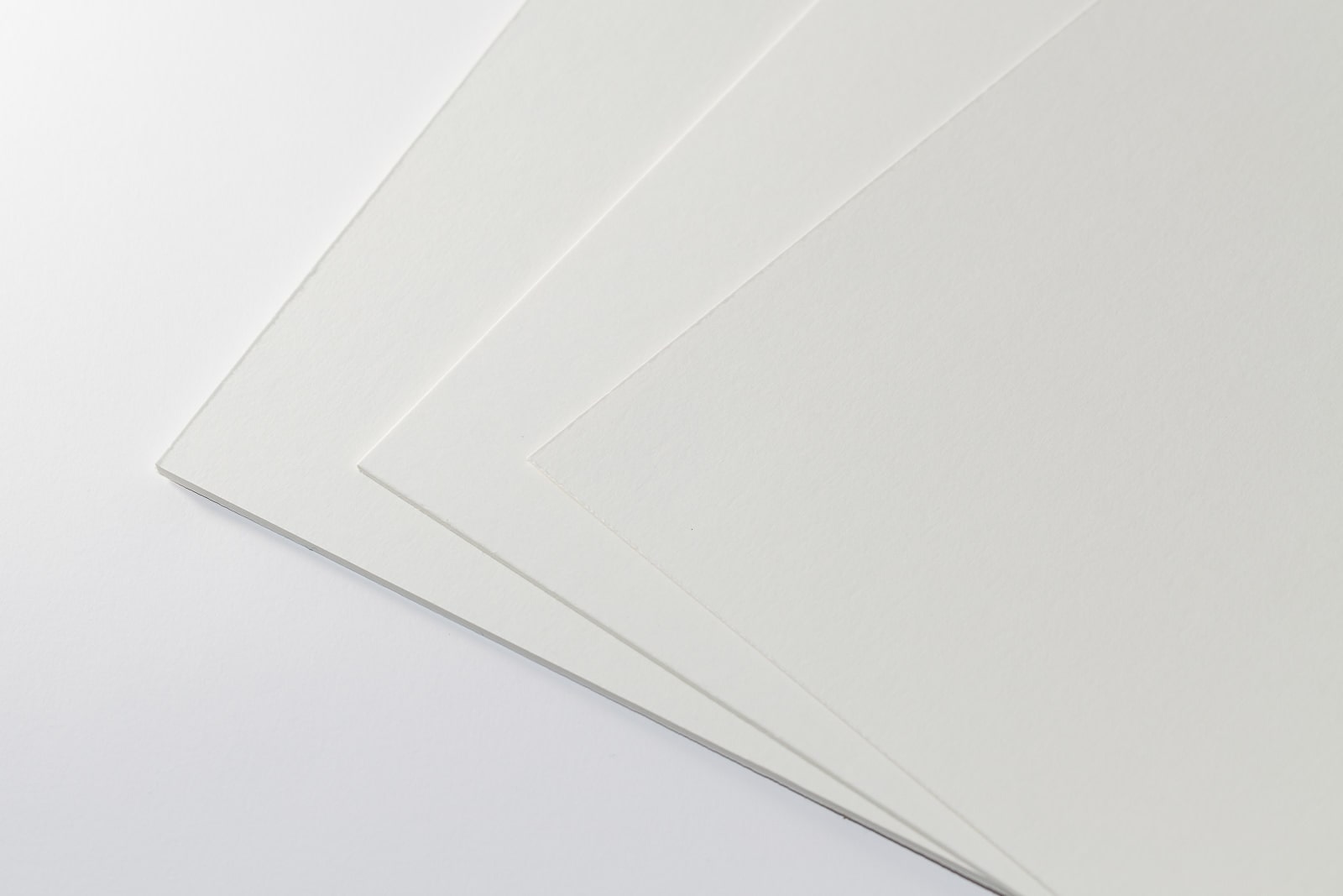 Eine Aufnahme unseres ungepufferten Photo-Archivkarton in naturweiß