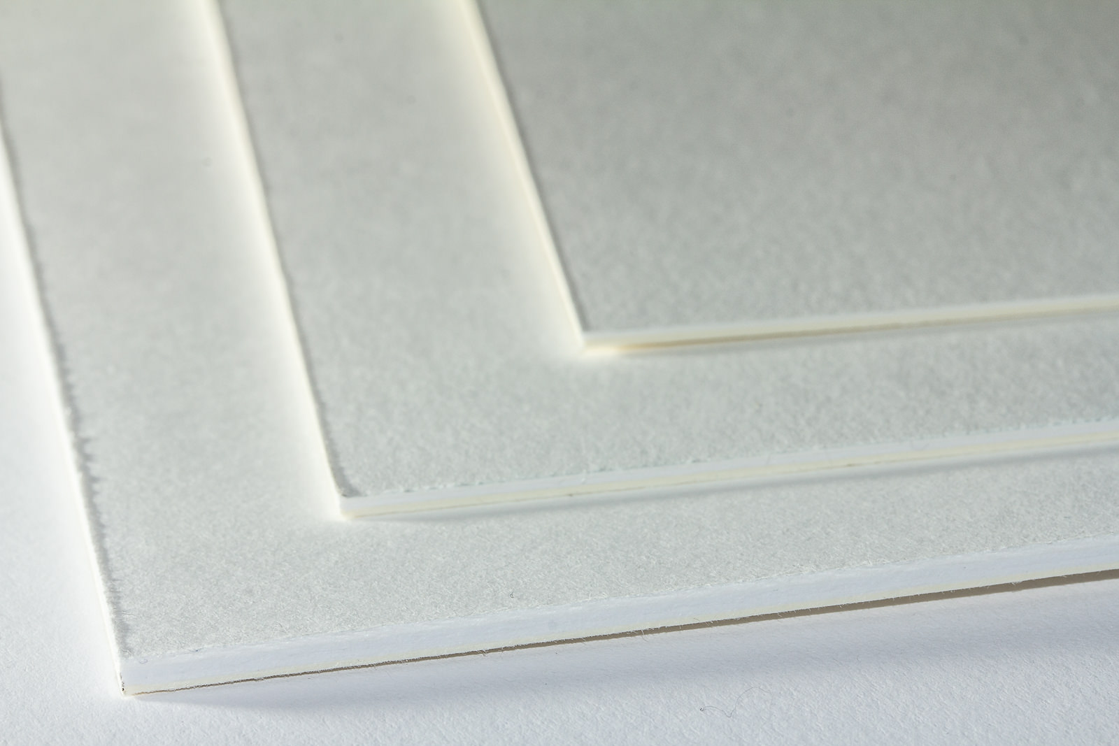 Eine Aufnahme unseres Hanhnemühle Museumskarton in drei Stärken